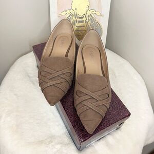 Refresh Women's Brown Pointed Loafers